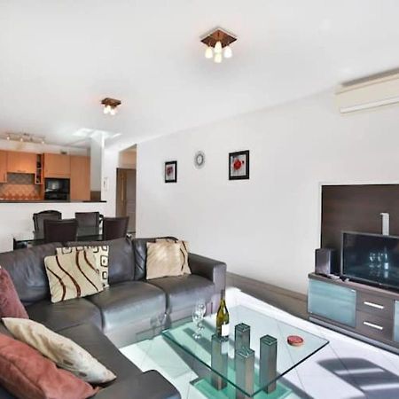 Charming Two-Bedroom Apartment With Balcony And Garage By The Marina أنتيب المظهر الخارجي الصورة